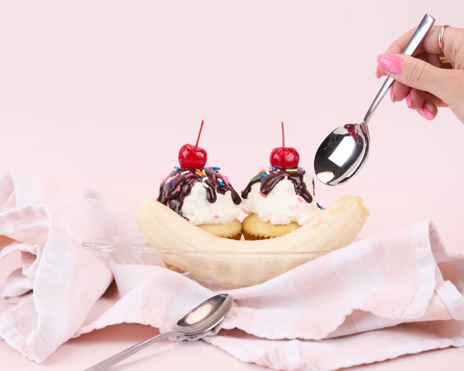 Cupcake banana split on a pink set